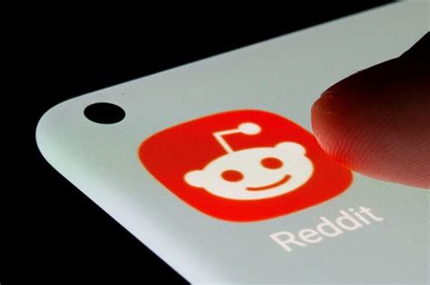 Reddit resolves outage that hit thousands of users .